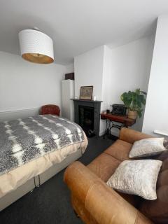 Artsy Minimalist Suite - Southend-on-Sea - 9