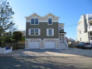 Ocean Block Home In Brant Beach Steps To The Beach With A Living Room That Openss Up Onto Back Deck With Outdoor Seating For Alfresco Dining 14059 - Brant Beach - 0