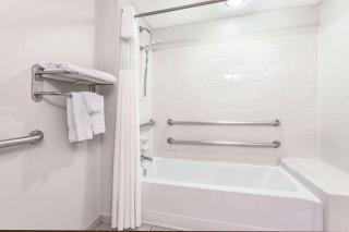 Travelodge by Wyndham Winchester - Winchester - 2