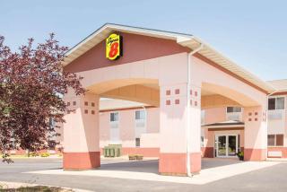 Super 8 by Wyndham Iola KS - Iola - 0