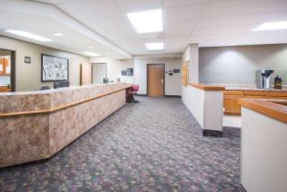Super 8 by Wyndham Iola KS - Iola - 8