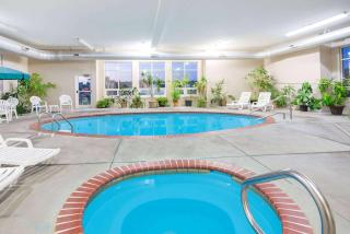Super 8 by Wyndham Iola KS - 6