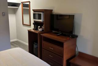 Travelodge by Wyndham Langley - 3