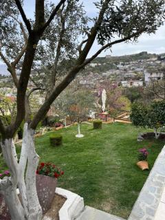 Ilvi Guesthouse - Gjirokastër - 4