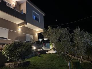 Ilvi Guesthouse - Gjirokastër - 9