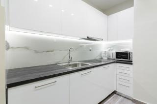 Centrally Located Apt for 3 People - 6