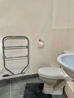 Studio Flat by Brookland Stays Serviced Accommodation Short Lets Leeds with Free WiFi - Leeds - 7