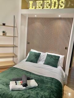 Studio Flat by Brookland Stays Serviced Accommodation Short Lets Leeds with Free WiFi - Leeds - 3