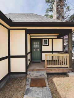Storybook Cottage at Tudor Suites - Eureka Springs - 7