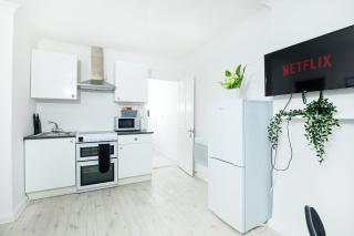 2BR Apt Business Family FREE Parking - South Norwood - 9