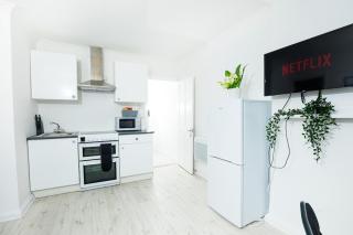 2BR Apt Business Family FREE Parking - South Norwood - 8