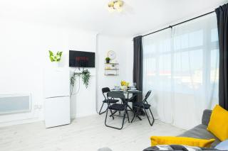 2BR Apt Business Family FREE Parking - South Norwood - 5