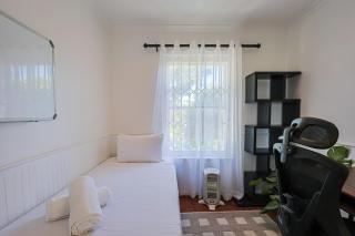 Fully Equipped Claremont Home with Pool & Style - Cidade Do Cabo - 9