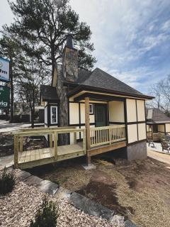 Chimney Nook at Tudor suites - Eureka Springs - 2