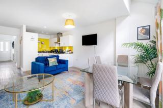 Foxherne 6 Bedroom and 2 Bath Serviced House 20 with Parking - Slough - Slough - 8