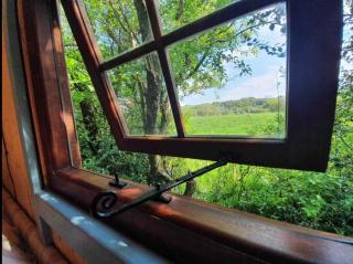 Hide and Sheep Shepherds Hut - - 5