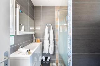 GuestHouse La Costière - logements indépendants - espace piscine jacuzzi - 8