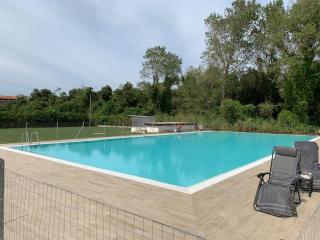 GuestHost -Elegant Seaside Apartment with Pool and Parking - 9