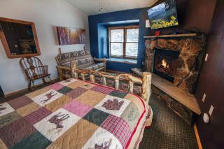 Lazy R Cottages- 18 cabin - 9