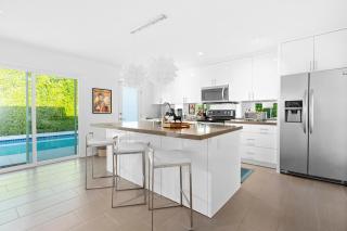 Paseo Passing Luxe Palm Desert Pool Home Firepit - Palm Desert - 8