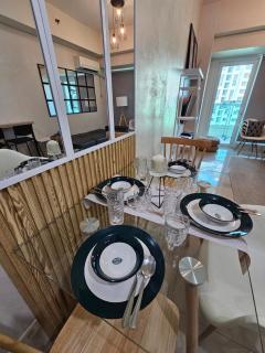 Huge 1BR Spacious Balcony - Manila - 1
