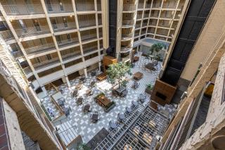 Embassy Suites by Hilton Bloomington/Minneapolis - 1