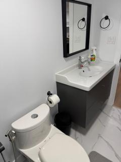 Spacious Room02, Airport, Free Pkg, Sep Entrance, New Reno, Shared Bathroom - Toronto - 4