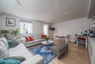 Niru Experience Stunning Duplex Apt - 5