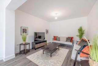 Chic and Comfy 4 Bedroom Stay Baylis Road - Slough - 9