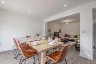 Chic and Comfy 4 Bedroom Stay Baylis Road - Slough - 3