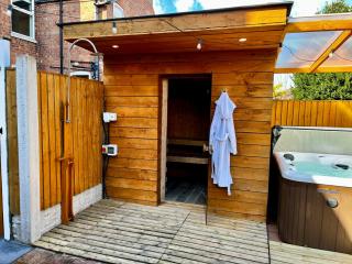 Town House with Jacuzzi & Sauna - Nottingham - 7