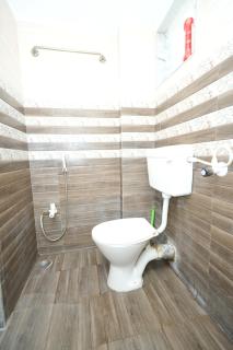 Beautiful and Luxurious 2bhk near Leelamahal Circle Tirupati with Fully Functional Kitchen and free parking - Tirupati - 5
