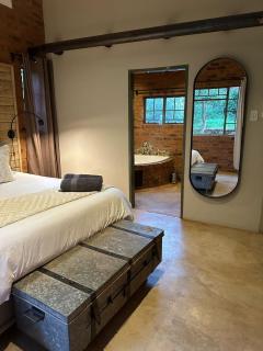 Wild Fig Cottage with Tickle Tub in Hartbeespoort - Pelindaba - 7