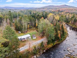 Riverfront Retreat in the White Mountains - 3BR Cozy Escape Near Ski & Hike - Bethlehem - 2