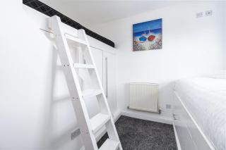 4BDR house,8 guests, Contractor Stays , Holiday home, Free Parking, Reliable WiFi, Worksite and Amenities Nearby! - 2