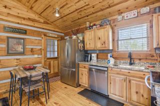 Cozy Dog Friendly Lovey Bear Cabin with Hot Tub Fireplace Across from Soaky Mountain Water Park - Sevierville - 1