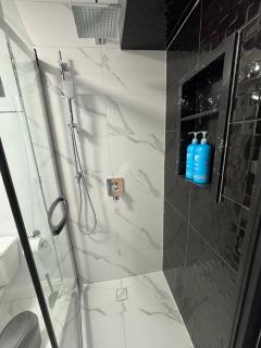 Spacious Room03, Airport, Free Pkg, Sep Entrance, New Reno, Shared bathroom - Toronto - 8