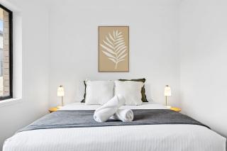 Nerang to Surf - Riverside Escape near Paradise Buzz - 2