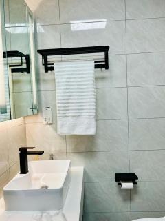 Blue Diamond Luxe-Setlhoa - 3