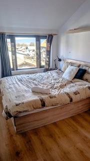 Modern & Cozy 2-BR Apartment - 4