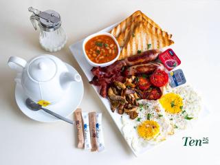 Beaufort Luxury Hideout, FREE Breakfast, FREE Swimming pool & Gym, Restaurant, 10 mins from Airport, 24-7 Security Guards, Backup Power, Close to Tourist Attractions, City View - 9