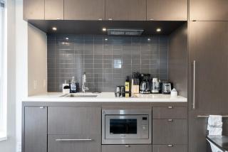 Discounted Elegant Yorkville Suite - 4