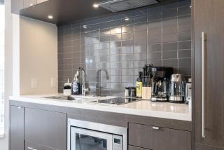 Discounted Elegant Yorkville Suite - 2