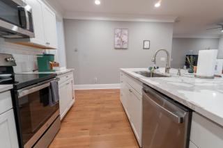Big Modern Home with Ample Parking - Charleston - 2