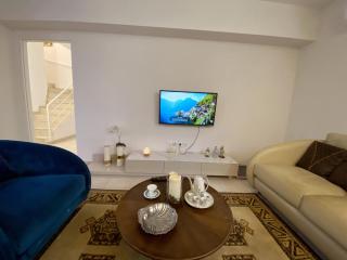 Versailles One Villa one-story suite - 6