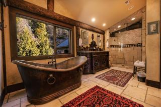 Lakefront Cabin For Large Groups - 3