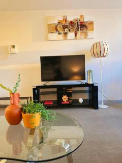 Premium Melbourne Apartments with Balcony and Free Tram Access - 8