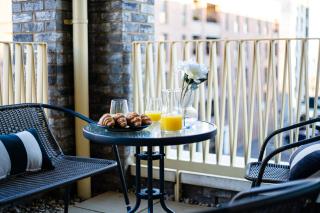 Luxury Barking Apartment Near City Airport - With Gym And Free Parking Sleeps 8 - Thamesmead - 2