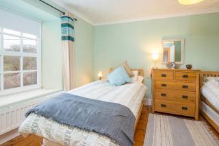 Llys Bonfyl - Cardigan - 3