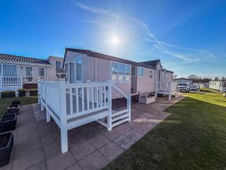 Luxury Caravan For Hire At Hopton Holiday Park With Full Sea Views Ref 80010H - Great Yarmouth - 0